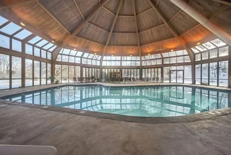 Ski in/ski out Near Indoor Waterparks – Game Room!