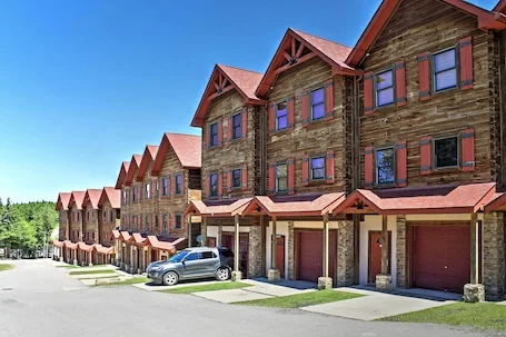 Ski-In/Ski Out Townhome w/ Beautiful View w/Hot Tub.