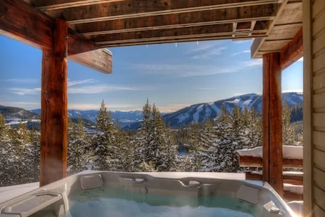 Ski-in/Ski-out w/Private Hot Tub in Moonlight Basin| Saddle Ridge – Mountain Modern Chalet