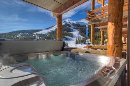 Ski-in/ski-out w/private hot tub in Moonlight basin – Saddle Ridge – Slopeside Luxury Chalet