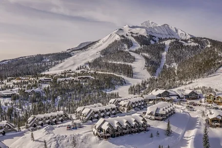 Ski-in/Ski-out w/Private Hot Tub & Pet Friendly in Moonlight – Saddle Ridge – Mountain Vista Chalet