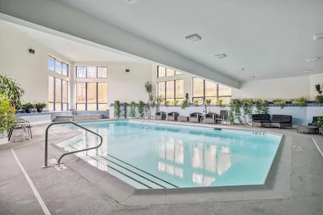 Ski on/ski off, beautiful views, 2 bedroom condo, Sunrise C5