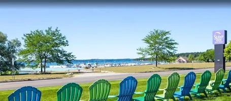 Sleep Inn & Suites Bay View Acme – Travers City