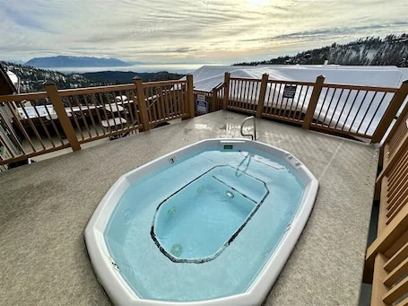 Slope Side Ski-In/Ski-Out Morning Eagle Condo
