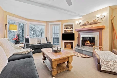 Slopeside Solitude | Ski-In/Out & Cozy Fireplace