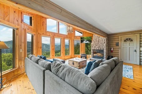 🪷Smokies Spring View-2 King Beds-Hot Tub-Game Room-Fireplace-Mins to Dollywood