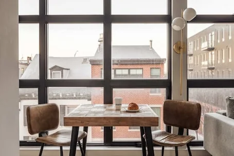 Sosuite | Corner 1BR Apt w W/D, Shared Roofdeck