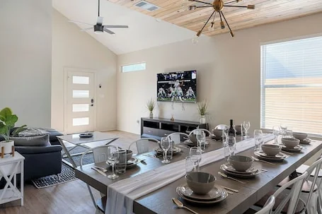 Spacious 5Bdr/5Bath in Downtown FW Stockyards TCU
