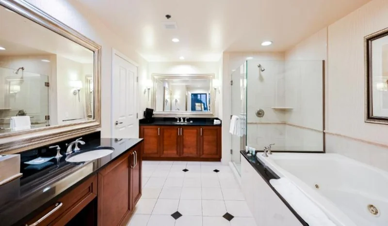 StripViewSuites at Signature