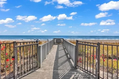 Stylish Beachside Condo with Ocean Views, Pools/Hot Tub at a Beachfront Resort