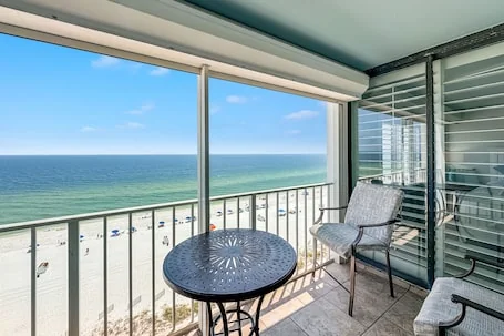⛱️SummerChase 904⛱️ indoor pool, hot tub, kiddie pool, gym, and beach towels