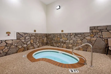 Super 8 by Wyndham Hill City/Mt Rushmore/ Area