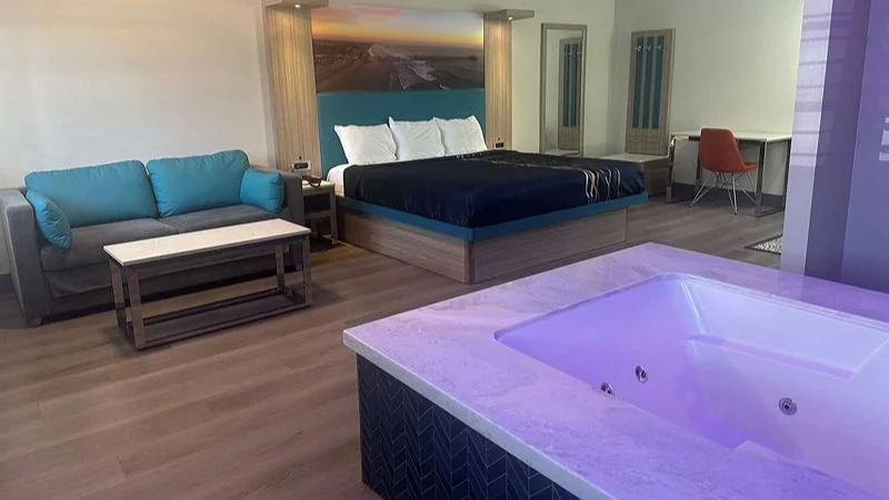 Super 8 by Wyndham Oceanside Downtown