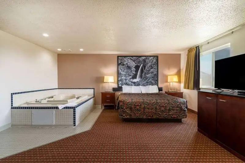 Super 8 by Wyndham Pendleton