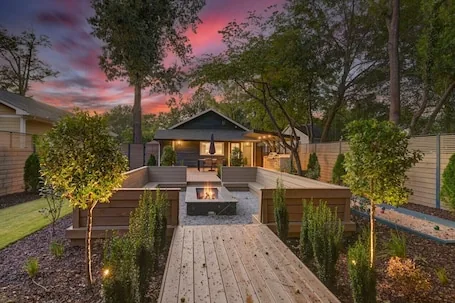 The Indigo – 2BR w/Hot Tub & Outdoor Space