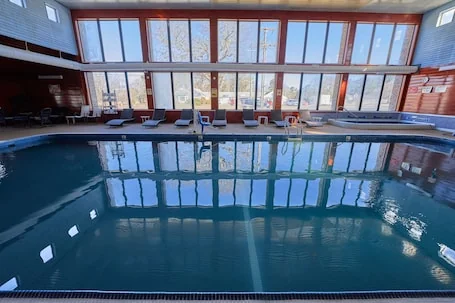 The Mariner Resort Cape Cod by The Red Collection