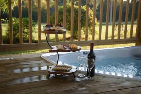 The Royal Suite at The Hatter Cafe and Country Inn
Breakfast included