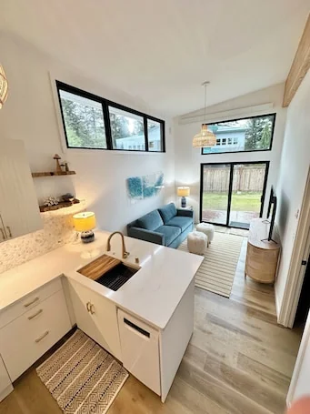 The Sprout – gas fire-pit, grilling staton, hot tub, close to shops & hiking