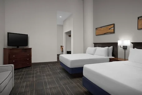 The Suites Hotel at Waterfront Plaza