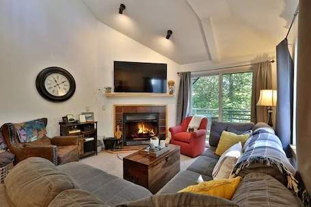 The Woods V8: Renovated 2BR/2BA Condo w/ Amazing Amenities and Location