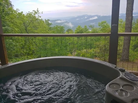 This is the one!!! Just WOW… AMAZING Mountain/Lake Views HotTub FirePit