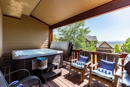 Top-Rated Park City Retreat – Sleeps 12 King/Queen Beds Hot Tub Near Ski Resorts