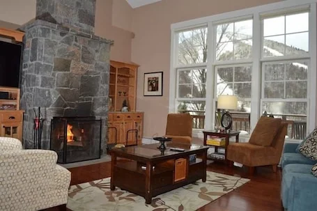 Topridge 4BR/4BA: Breathtaking Views. Hot tub. True Ski In Ski Out!