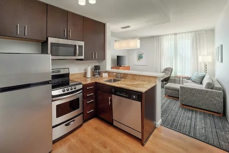 TownePlace Suites Orlando at FLAMINGO CROSSINGS® Town Center/Western Entrance