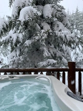 Townhouse in Snowshoe – 5 bedrooms, 2.5 baths – Easy Bike Access – Ski-In/Out