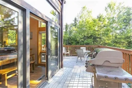 WHAT’S NOT TO LOVE, SKI IN/OUT, END UNIT, SUNNY, DECK, GAS FIREPLACE, 3 BR, 3 BA