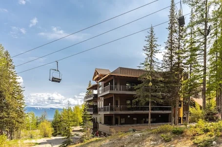 Whitefish Ski In/SkiOut Private HotTub