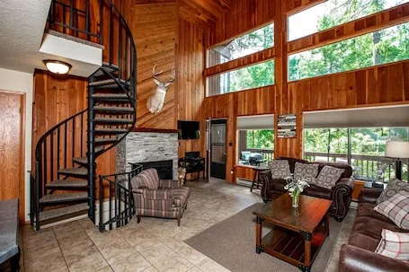Winter Stays Available! Ptarmigan Condo! Indoor/Outdoor Pool and Hot Tub Access!