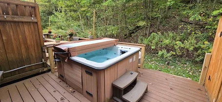 Wooded Wonder | 2BR Ski-In/Ski-Out Townhome w/ Hot Tub & Fireplace