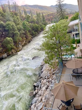 Yosemite View Lodge
