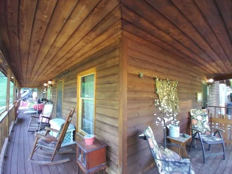 4 br/2full bath. Always flexible check-in, with late check-out.
HOT TUB