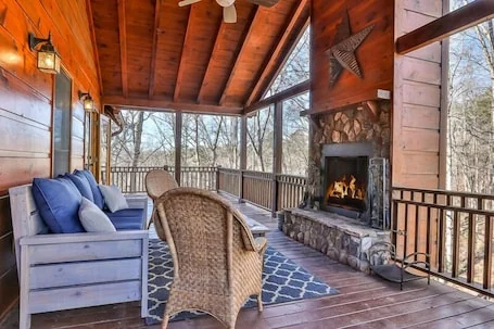 4 BR+Loft, Fireplace, Hot Tub & Game Rm