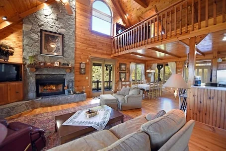 4BR/3BA | Hot Tub | Pool Table | Views | Pets ok