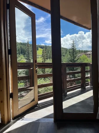 5 Star, 1 Bed + Den & 2 Baths in Center Village Copper Mountain
