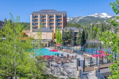 7231^ Gorgeous View – Ski-In/Out – 4 Season Pool!