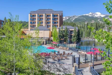 7767^ Gorgeous View – Ski-In/Out – 4 Season Pool!
