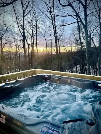 A-Frame near Shenandoah National Park – Pet friendly, EV Charger, Hot Tub