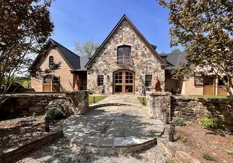 Alpacas, Rolling Hills & Starry Nights – Peaceful 3-Bedroom Farm Retreat