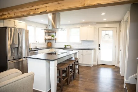 Beautiful Bristol Bungalow w/ Firepit- 5 mins to downtown & 6 mins to Casino