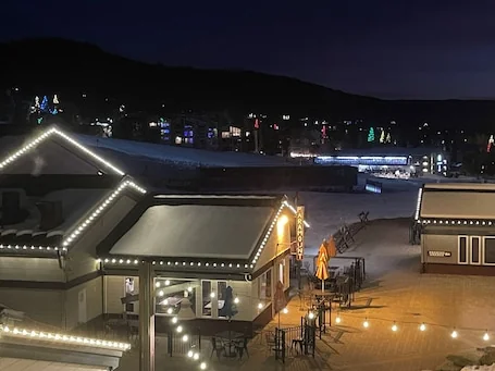 Beautiful Ski In/Out Lodging Slope Side W/ Hot Tub, Pool & Restaurants