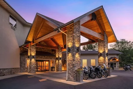 Best Western Lodge At River’s Edge