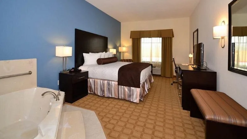 Best Western Plus Lytle Inn & Suites