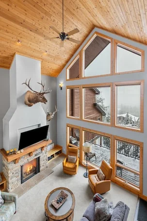 Bornholm Lodge – Ski-In/Ski-Out with Hot Tub