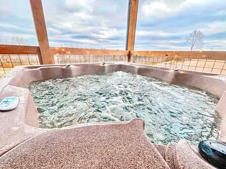 Cat’s Cradle – RRG, Sunset Views, Hot Tub, WiFi, Pet Friendly, Near Natural Bridge State Park
