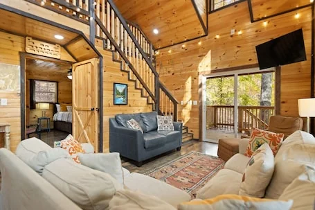 Climb-On: Rustic Retreat with Hot Tub & Scenic Views