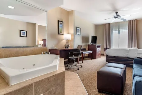 Comfort Inn & Suites Clinton – Jackson West